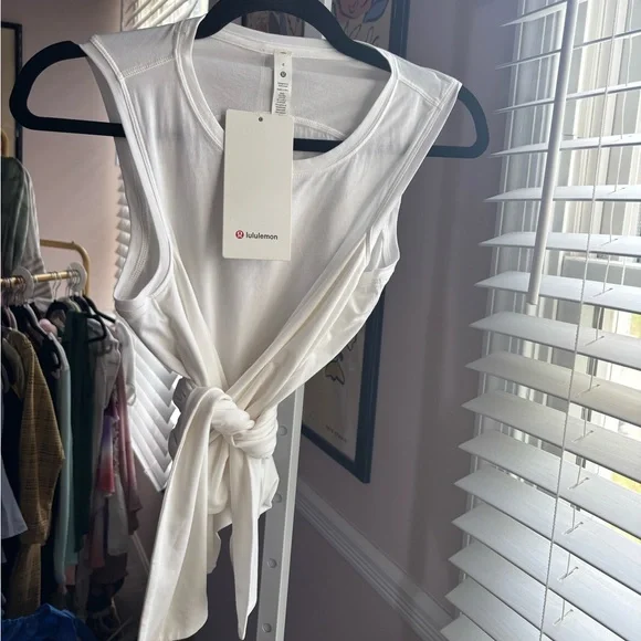 Lululemon Gather & Grow Tank - Picture 2 of 10